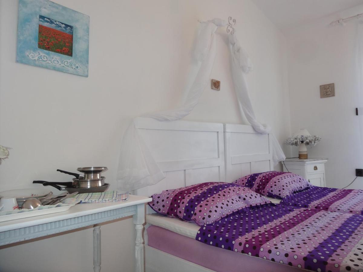 Romantic Room Vir Exterior photo